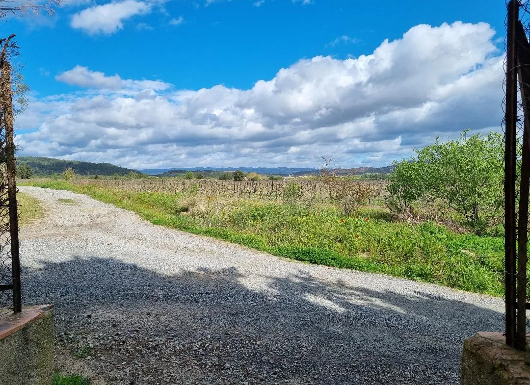 Superbe terrain à bâtir de 540 m² à Pouzol Minervois 