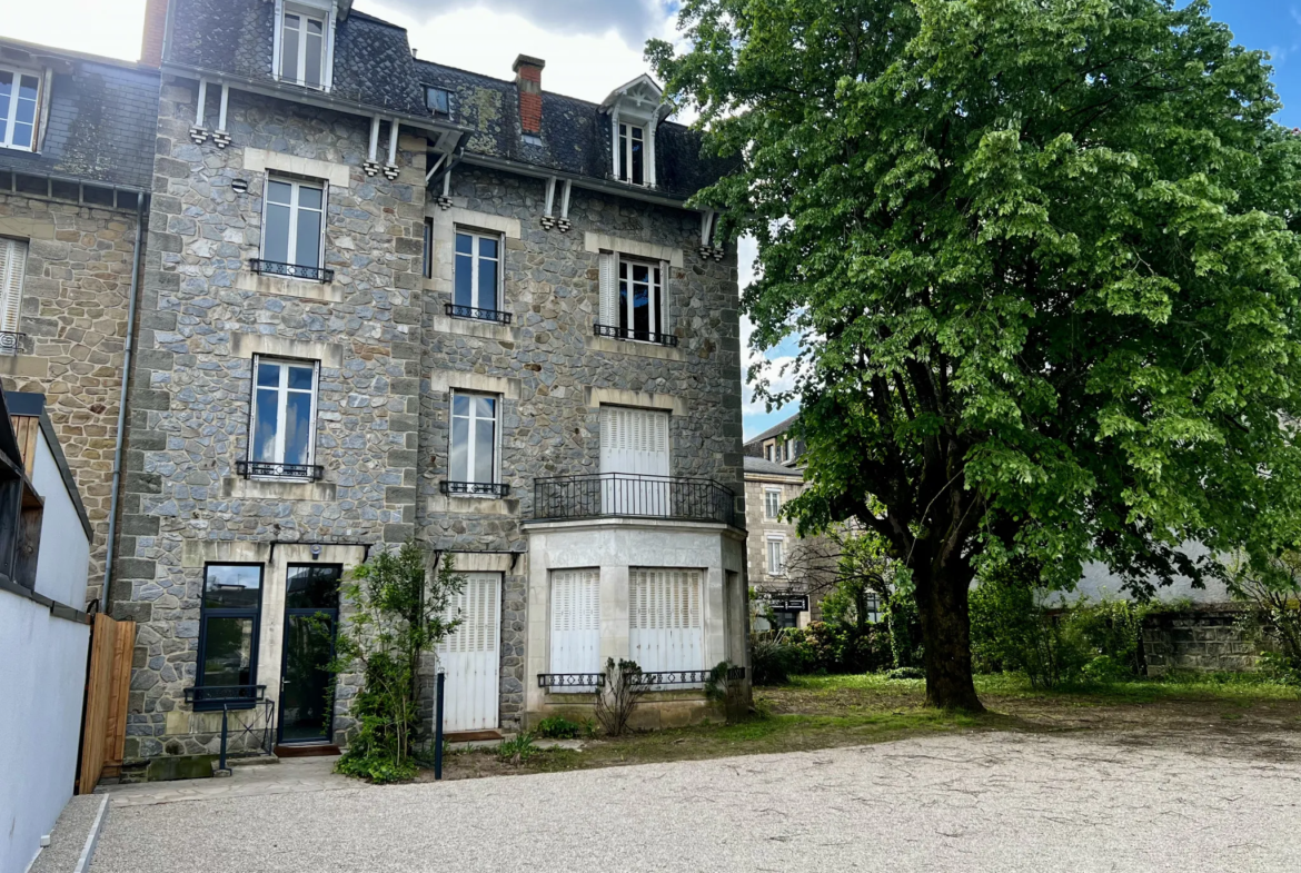 Appartement T2 à Rénover au Centre Ville de Brive 