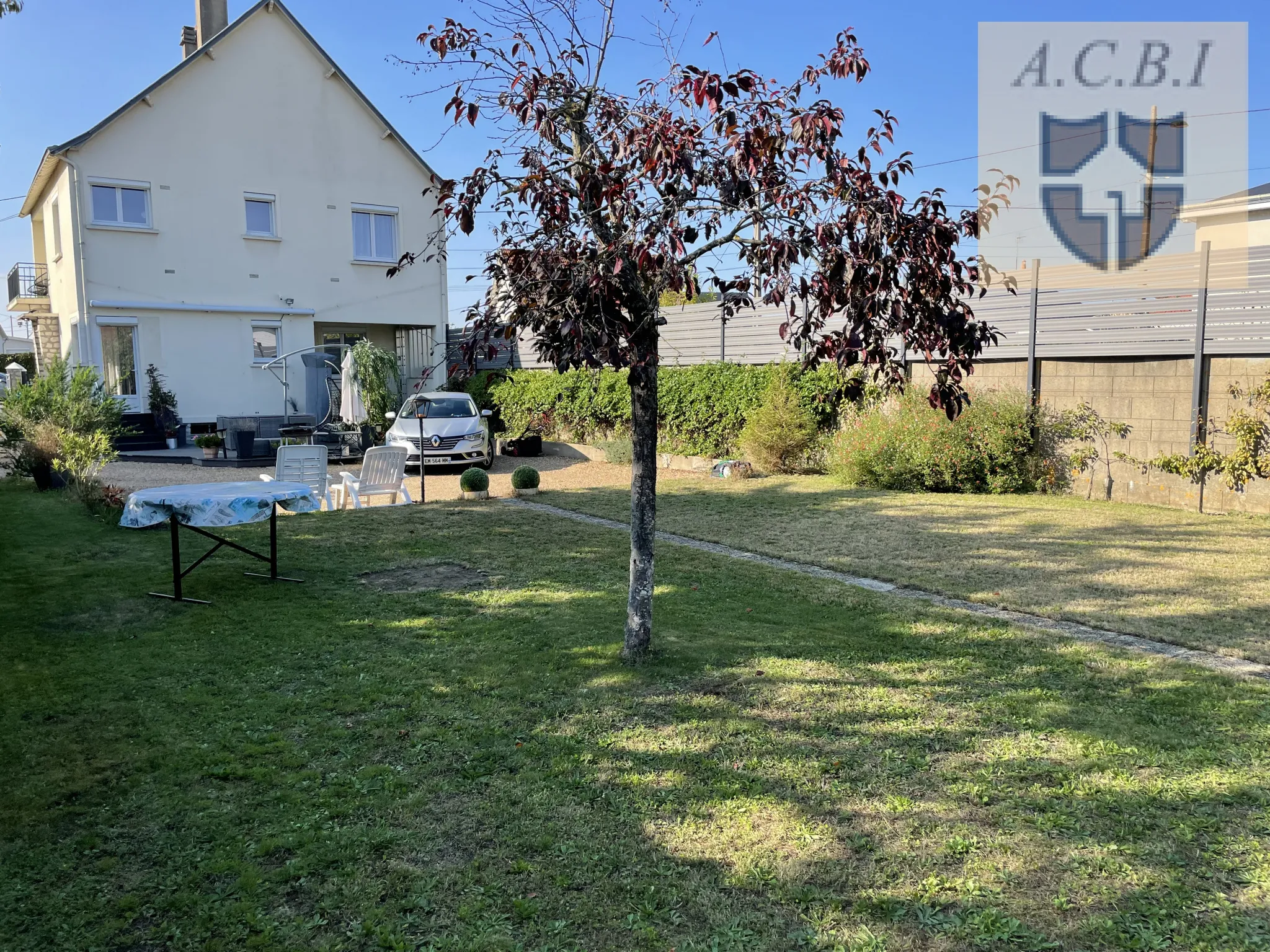 Maison spacieuse à Vendôme, proche du centre-ville avec jardin clos 