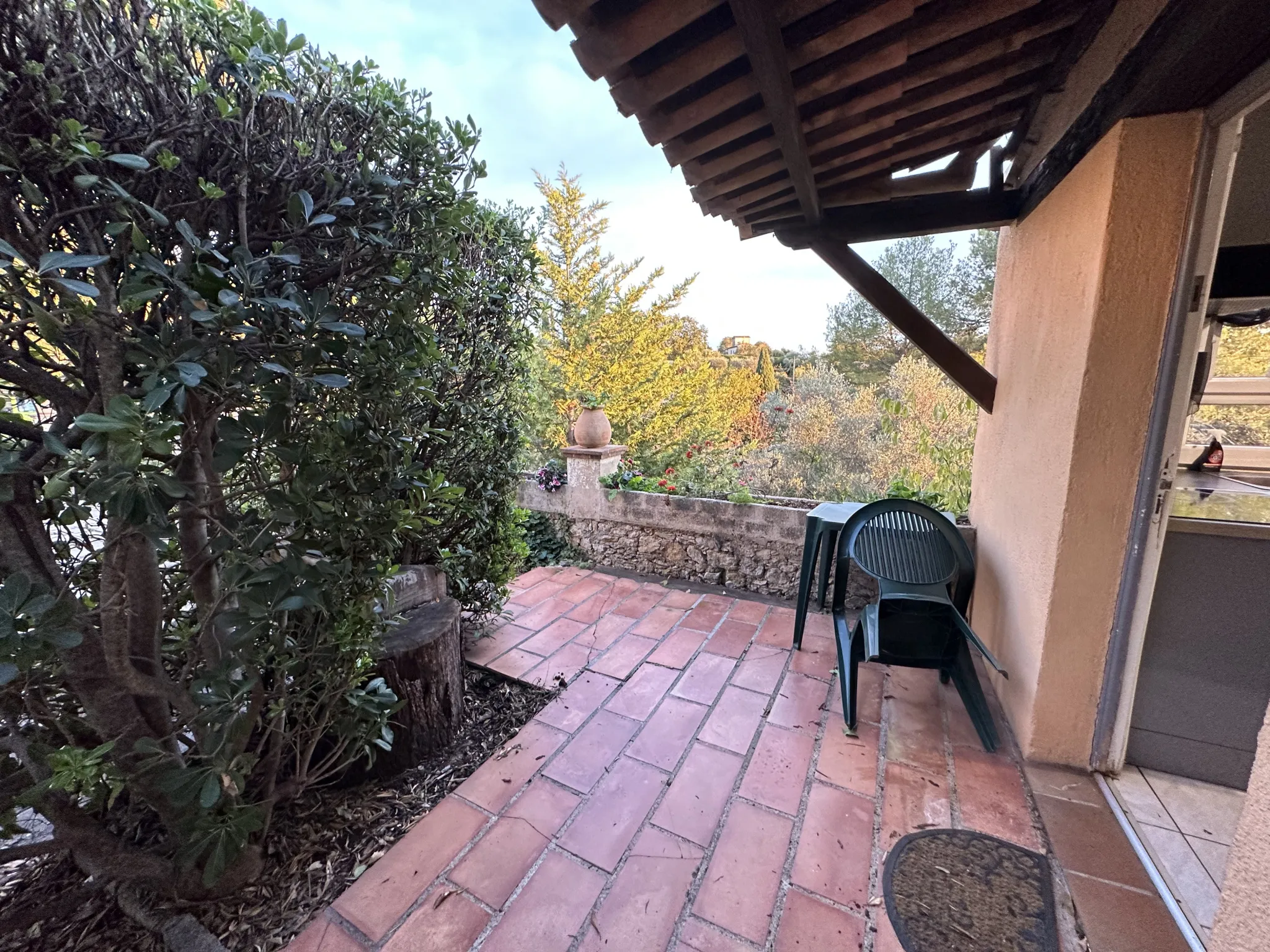 À vendre : Appartement 2 pièces rénové à Grasse Sainte-Anne 