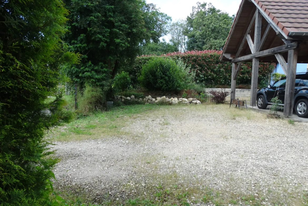 Immeuble à vendre avec 2 plateaux sur 8 ares de terrain 