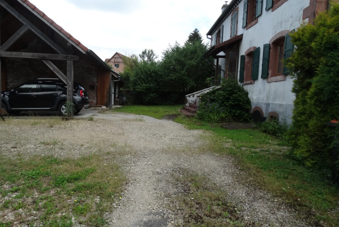 Immeuble à vendre avec 2 plateaux sur 8 ares de terrain 