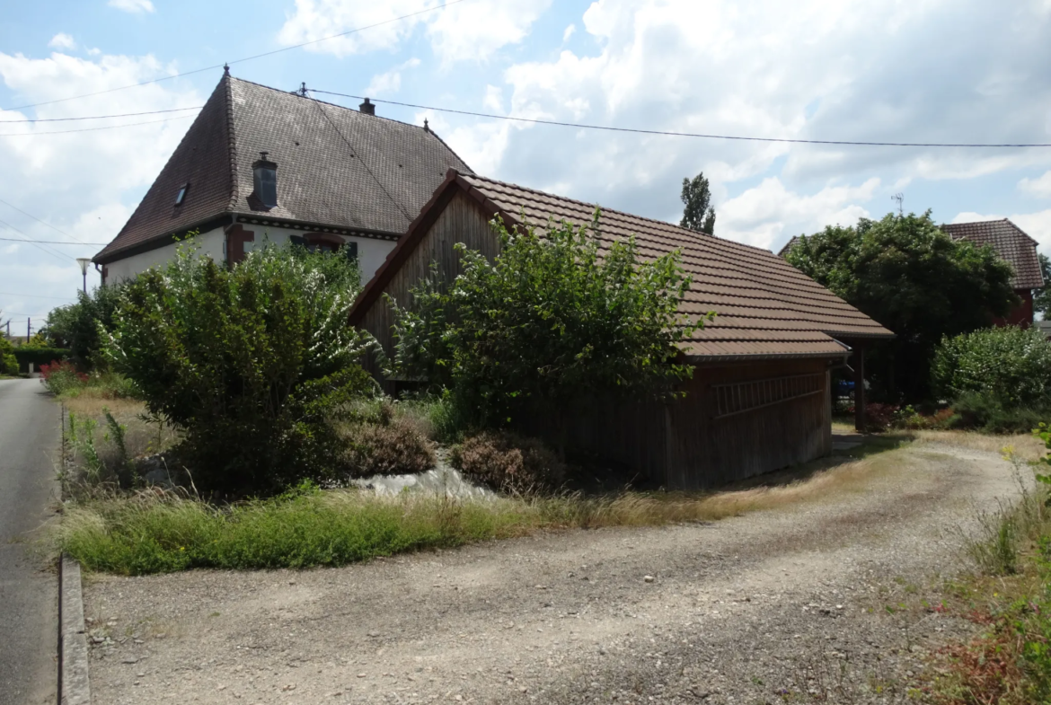 Immeuble à vendre avec 2 plateaux sur 8 ares de terrain 