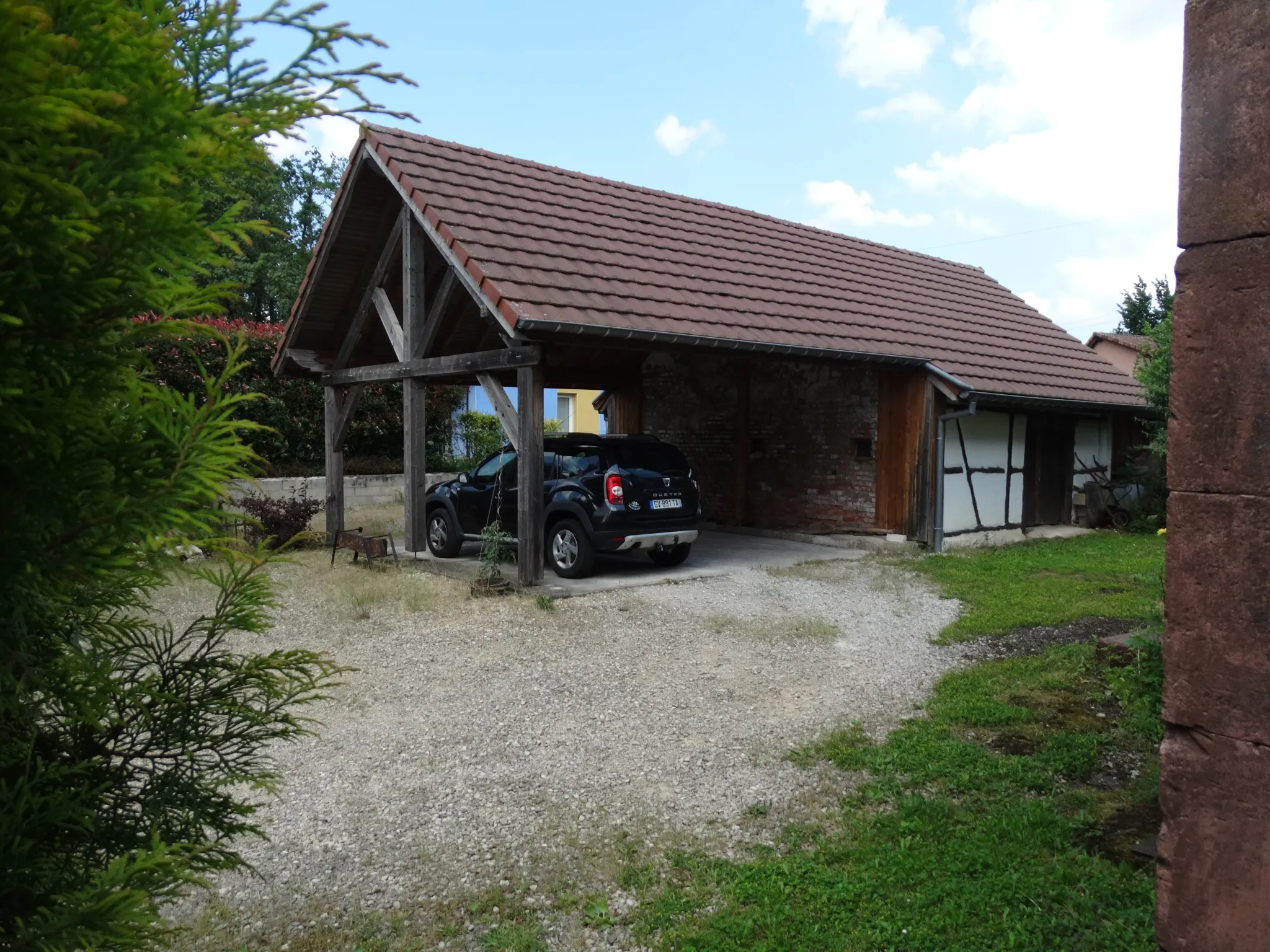 Immeuble à vendre avec 2 plateaux sur 8 ares de terrain 