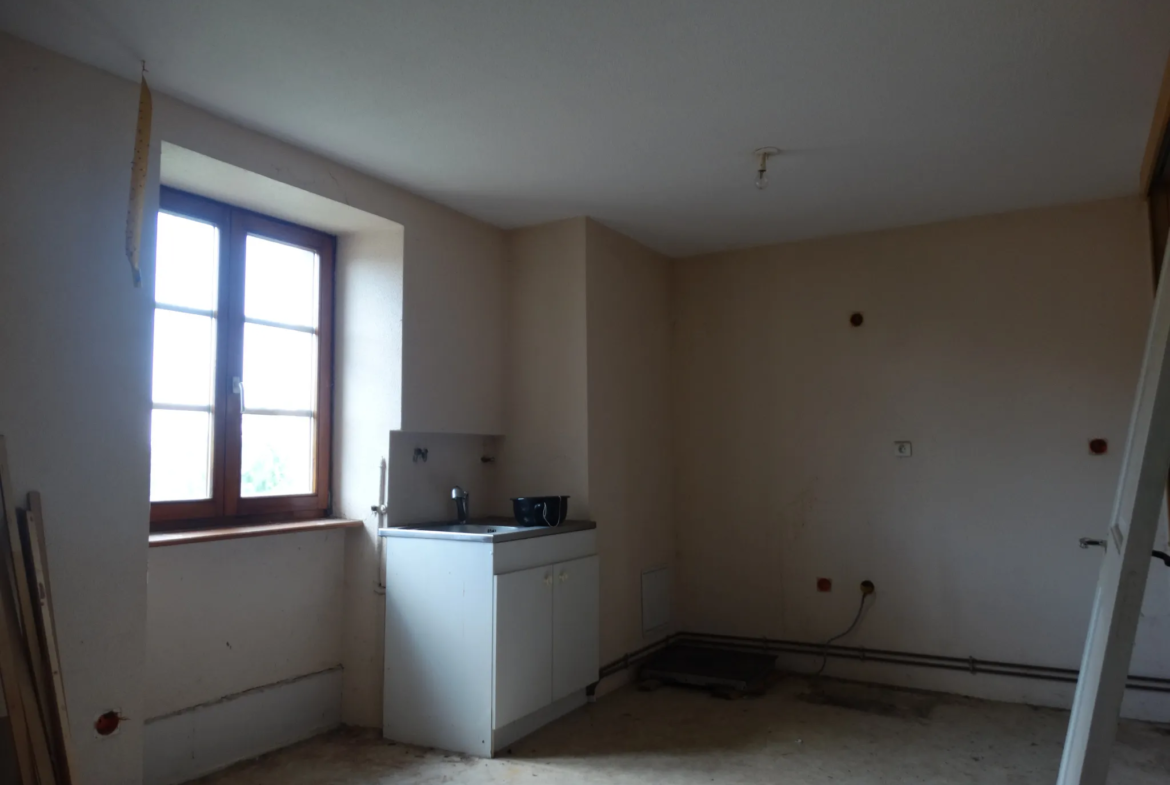 Immeuble à vendre avec 2 plateaux sur 8 ares de terrain 