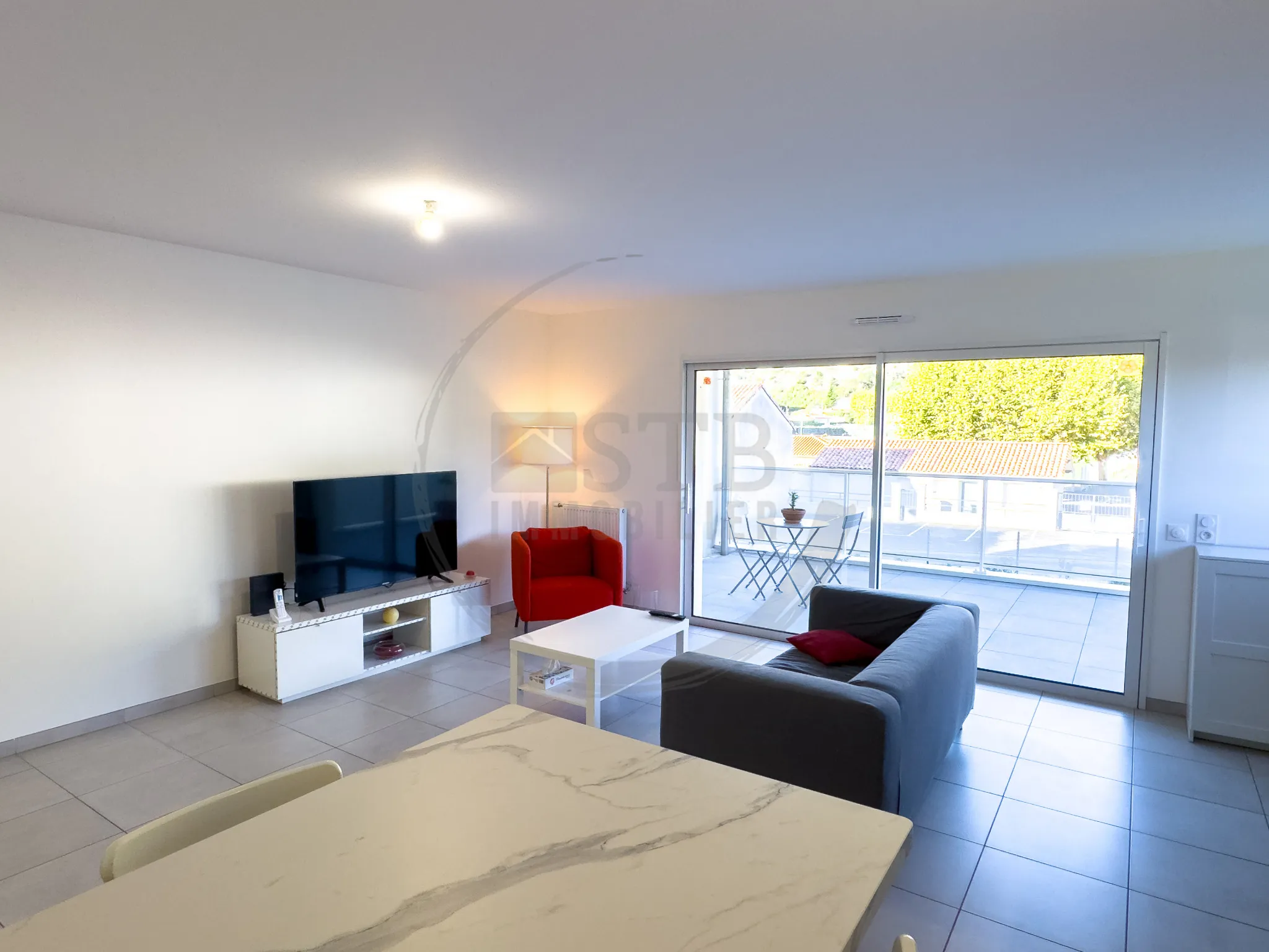 Appartement Meublé de 71m2 avec Garage à Le Pouzin 