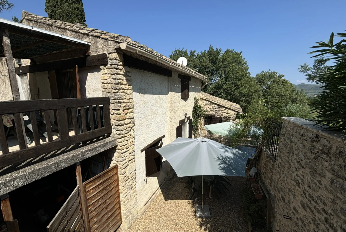 Maison de campagne avec possibilité de 2 logements à Crestet 