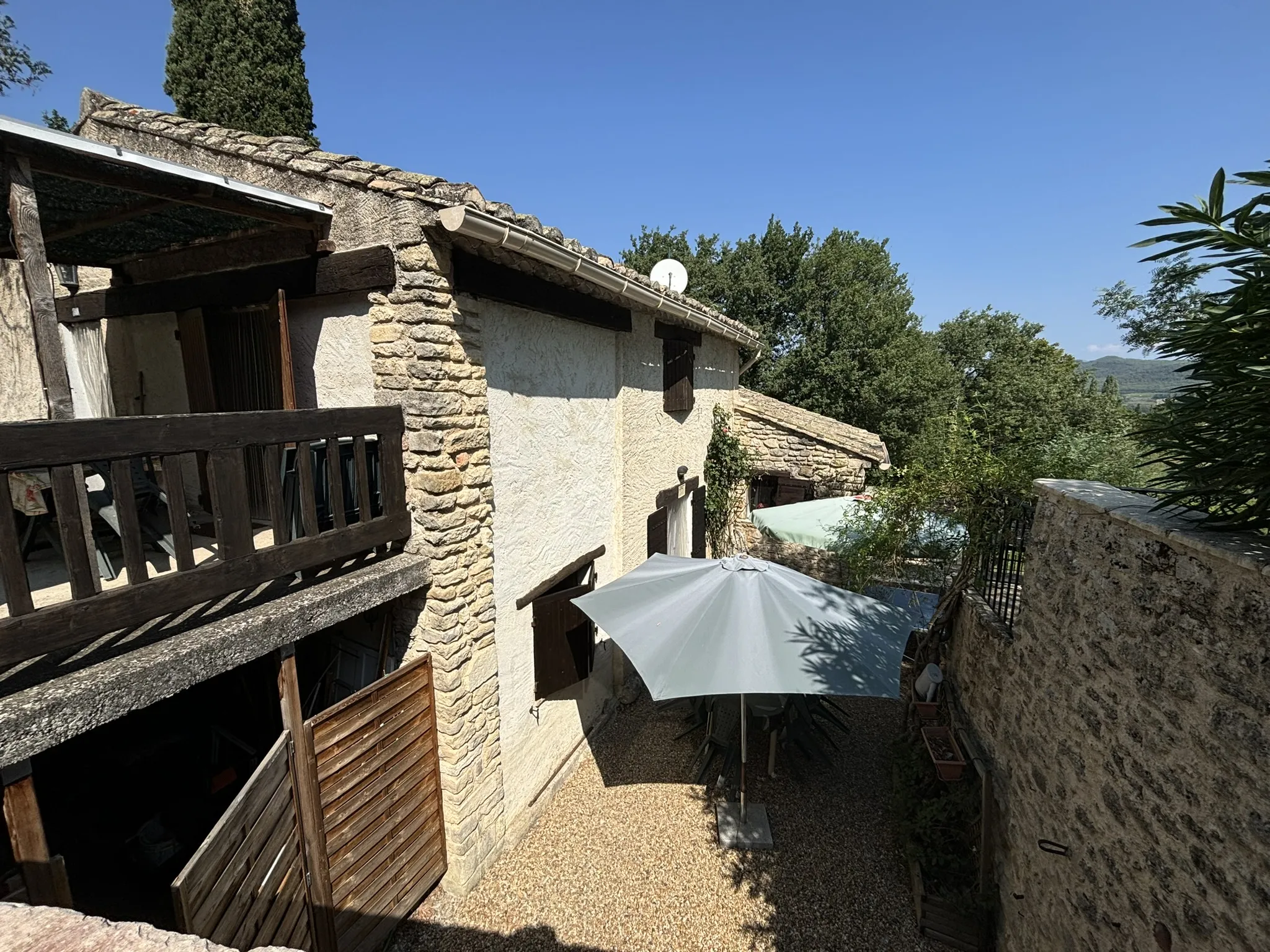 Maison de campagne avec possibilité de 2 logements à Crestet 