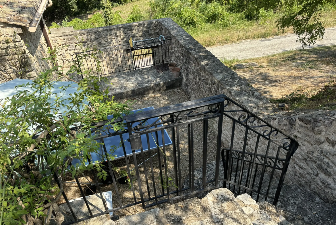 Maison de campagne avec possibilité de 2 logements à Crestet 