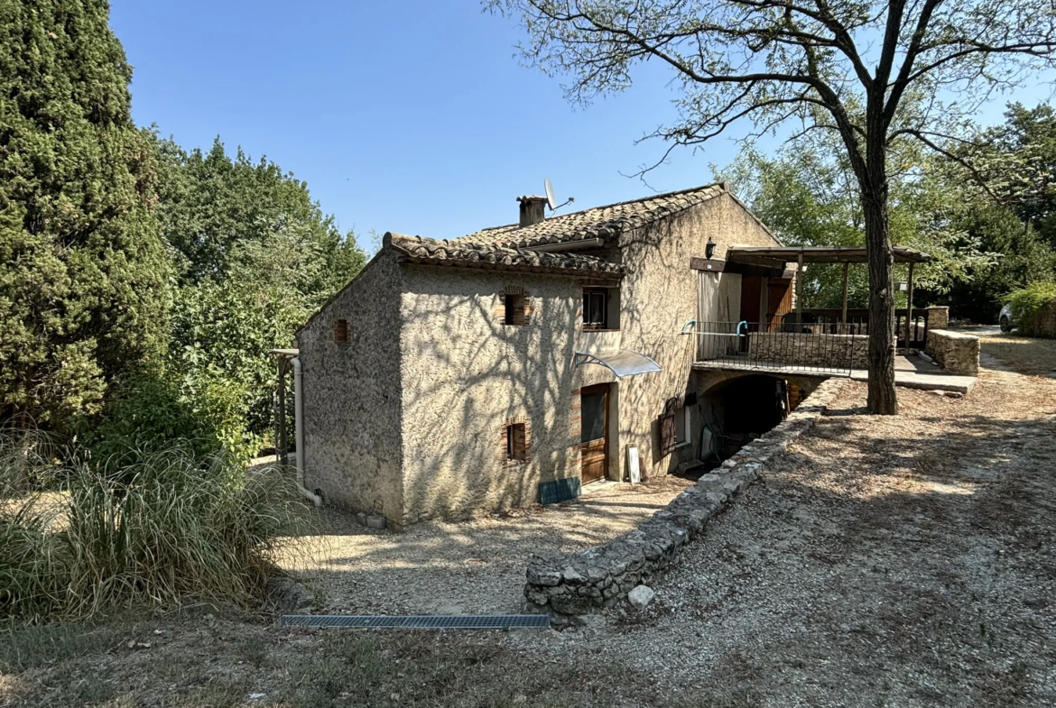 Maison de campagne avec possibilité de 2 logements à Crestet 