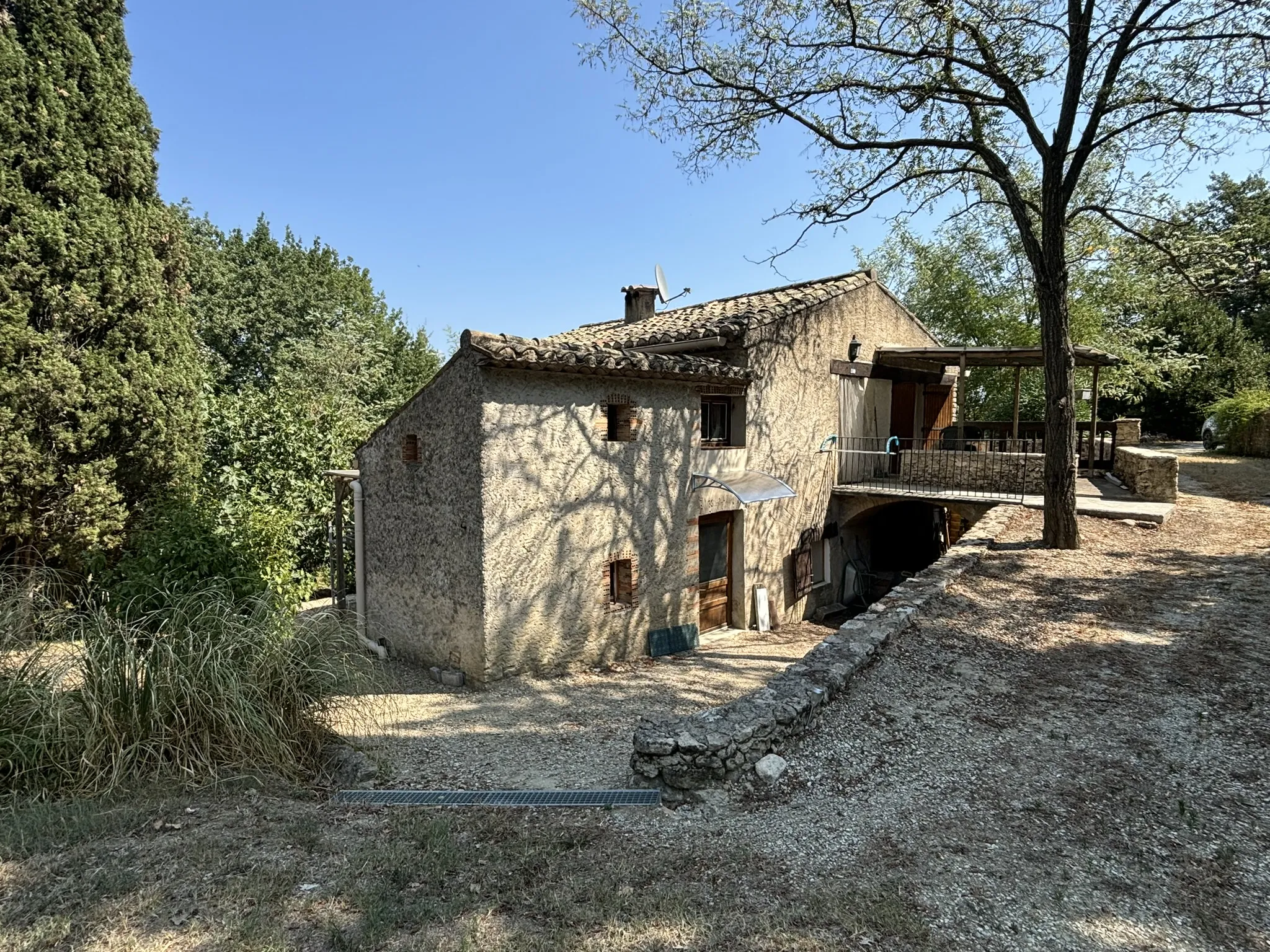 Maison de campagne avec possibilité de 2 logements à Crestet 