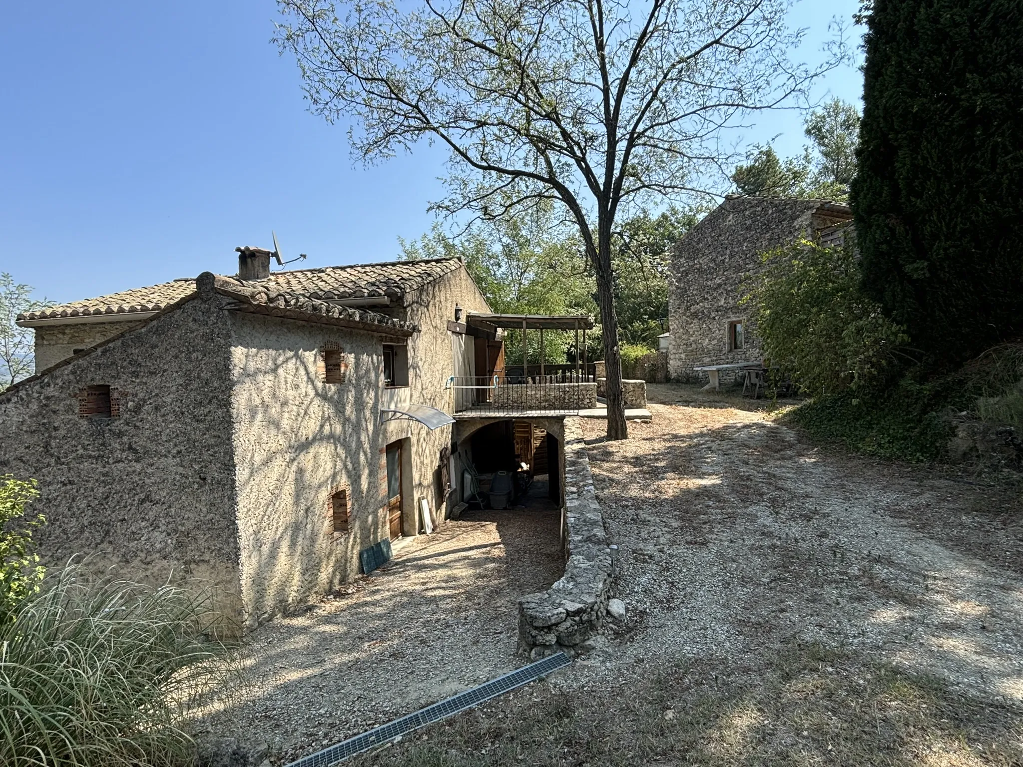 Maison de campagne avec possibilité de 2 logements à Crestet 