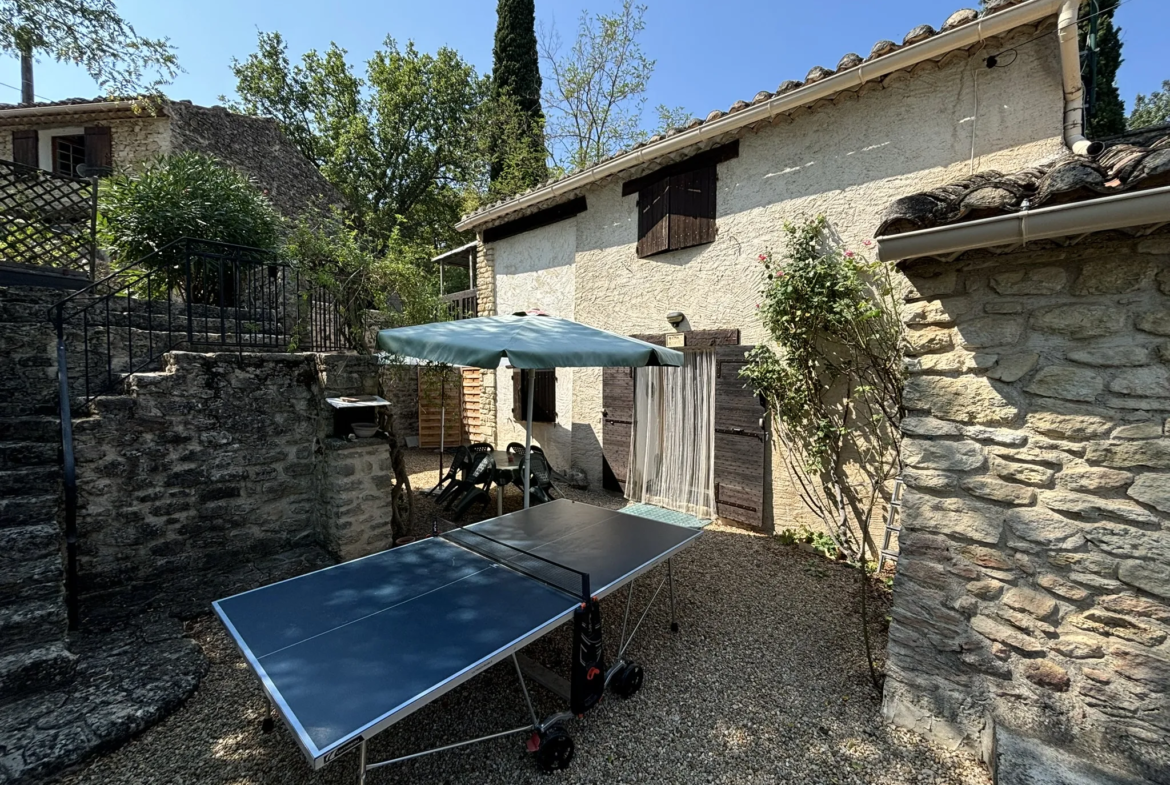 Maison de campagne avec possibilité de 2 logements à Crestet 