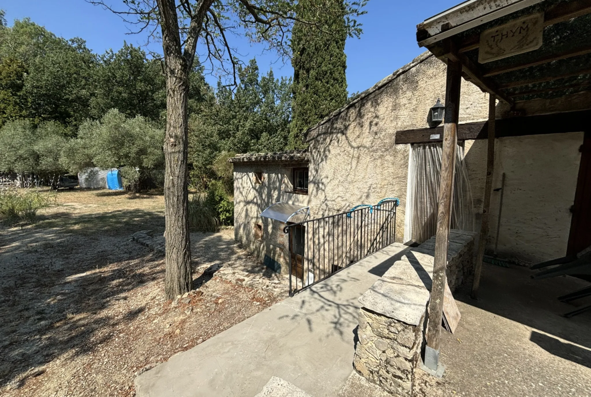 Maison de campagne avec possibilité de 2 logements à Crestet 