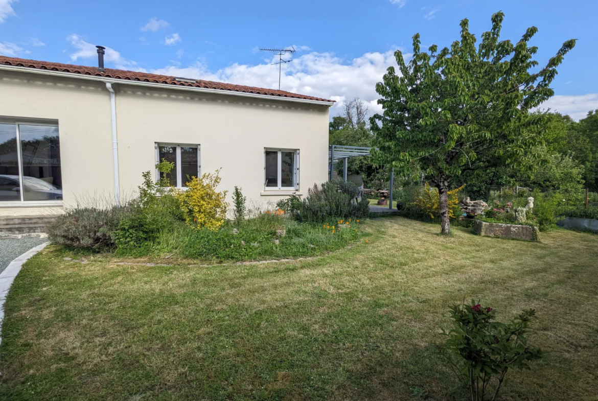 Maison confortable avec 5 chambres et jardin à La Clisse 