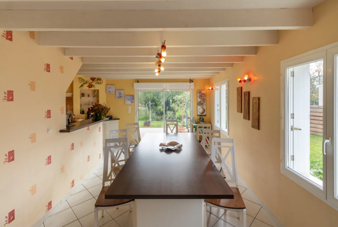 Maison confortable avec 5 chambres et jardin à La Clisse 