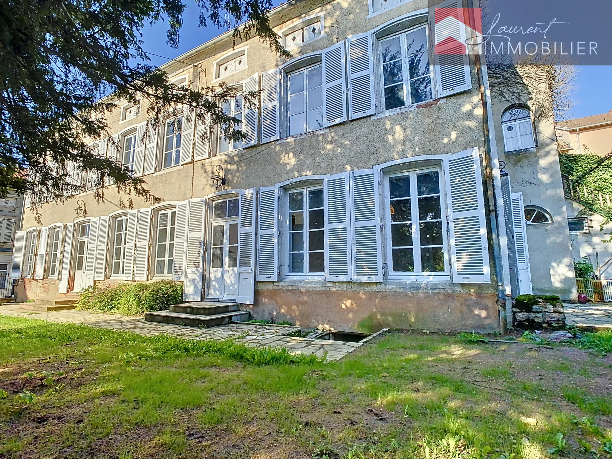 Maison bourgeoise avec terrasse ensoleillée à Cuisery 