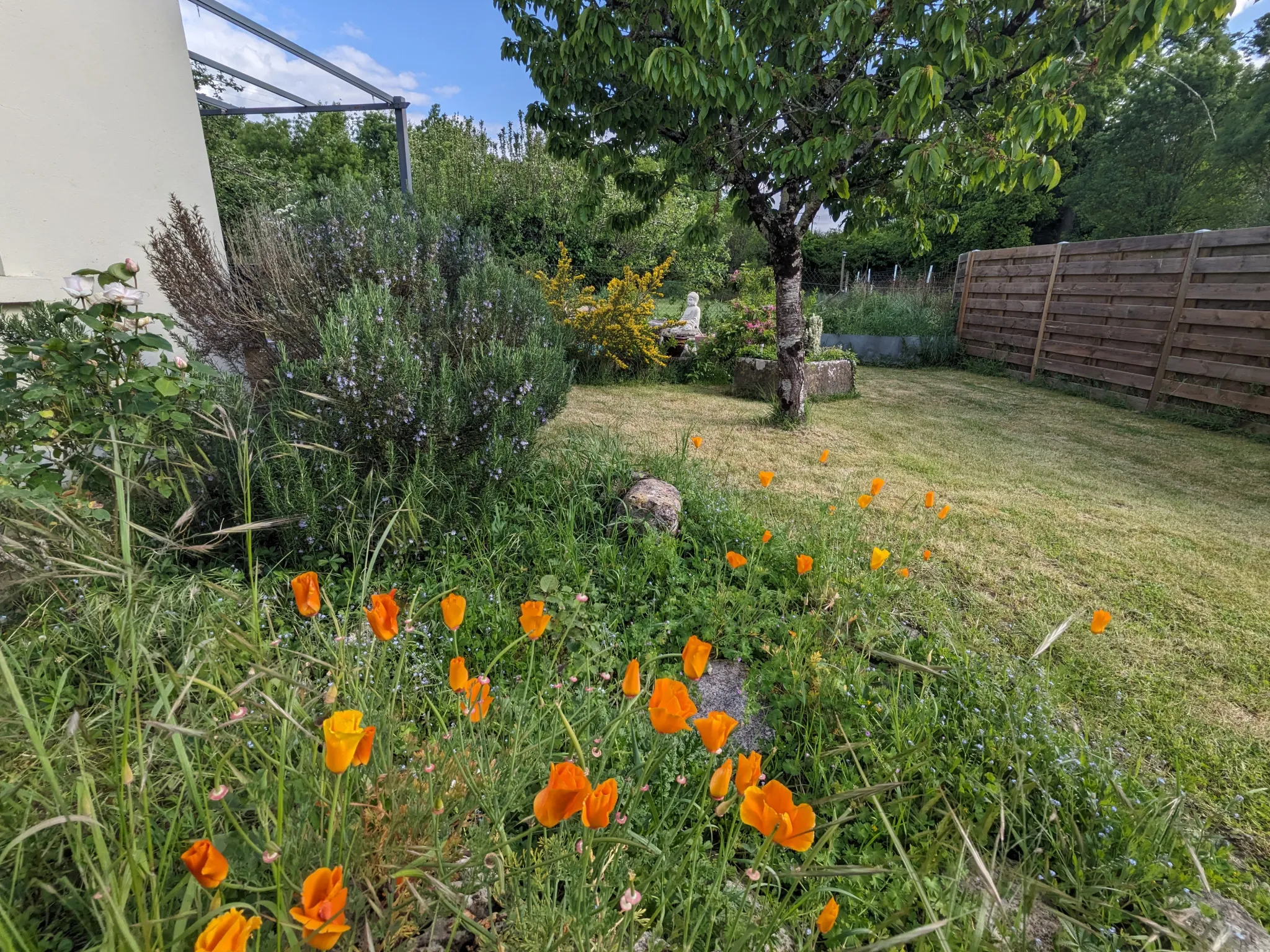 Maison confortable avec 5 chambres et jardin à La Clisse 