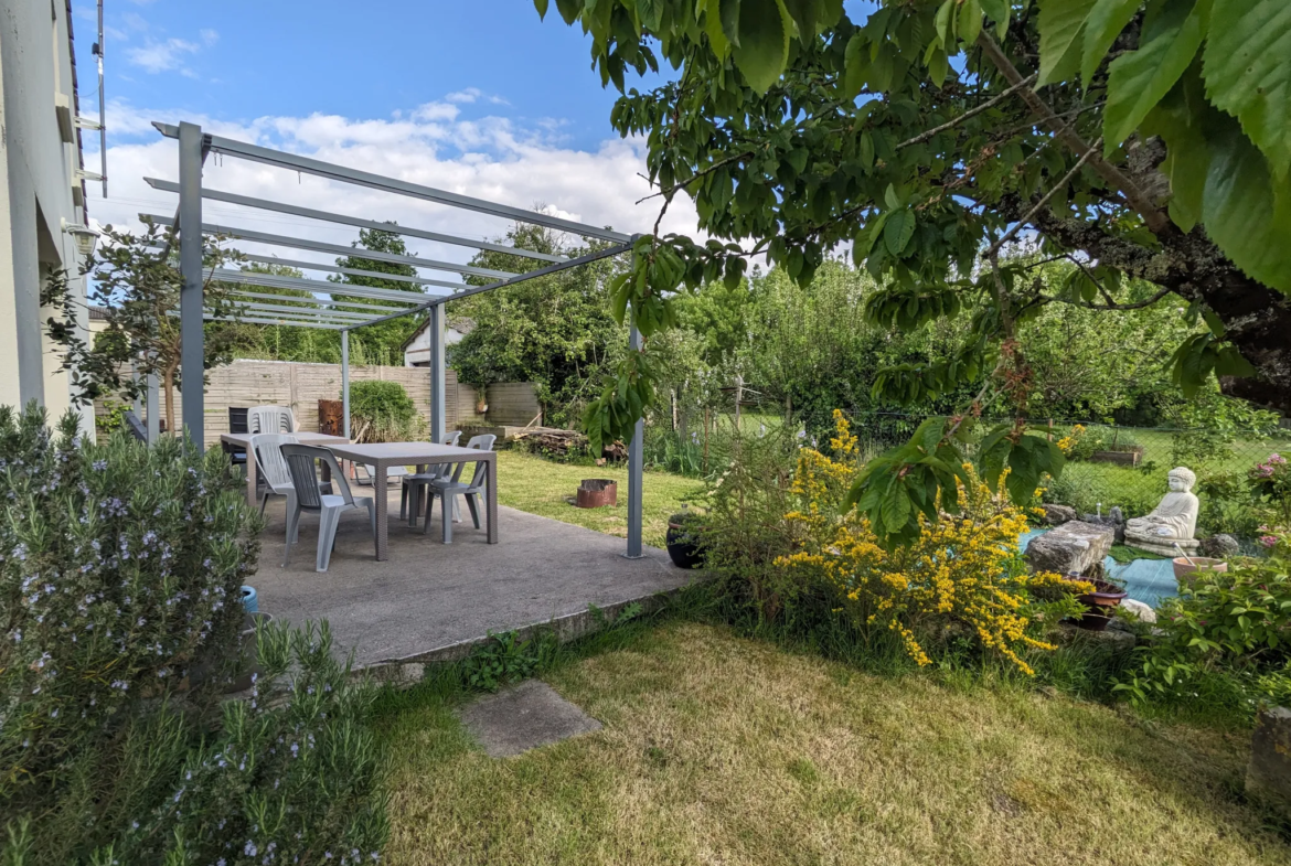 Maison confortable avec 5 chambres et jardin à La Clisse 