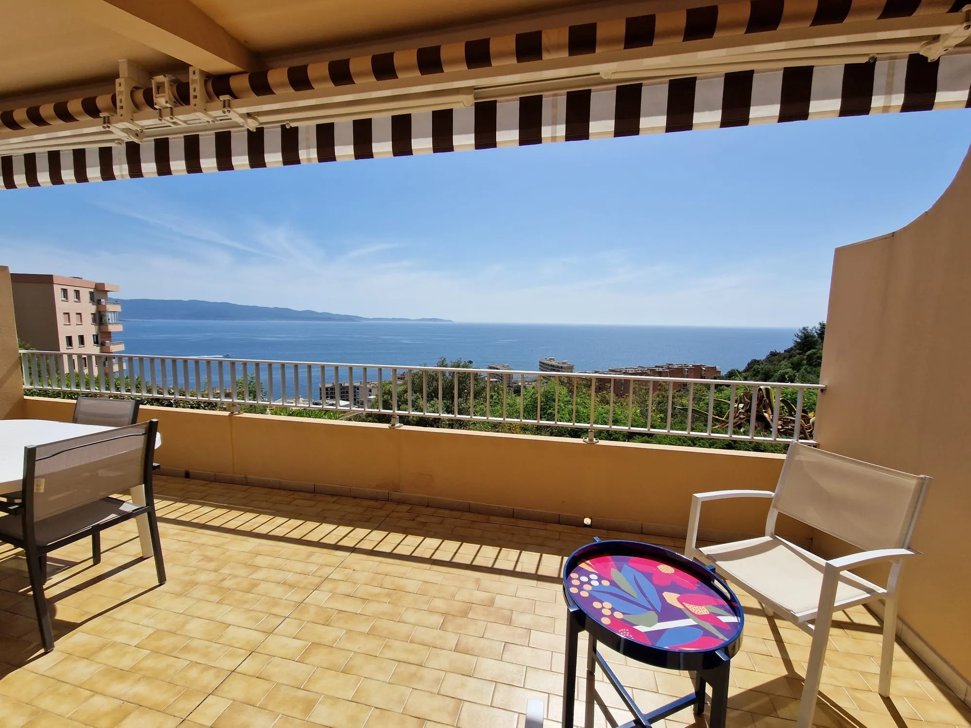 Appartement T2 avec terrasse et vue mer à vendre à Ajaccio 