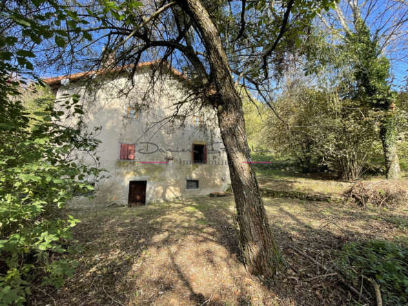 Maison de campagne à rénover à Cours la Ville