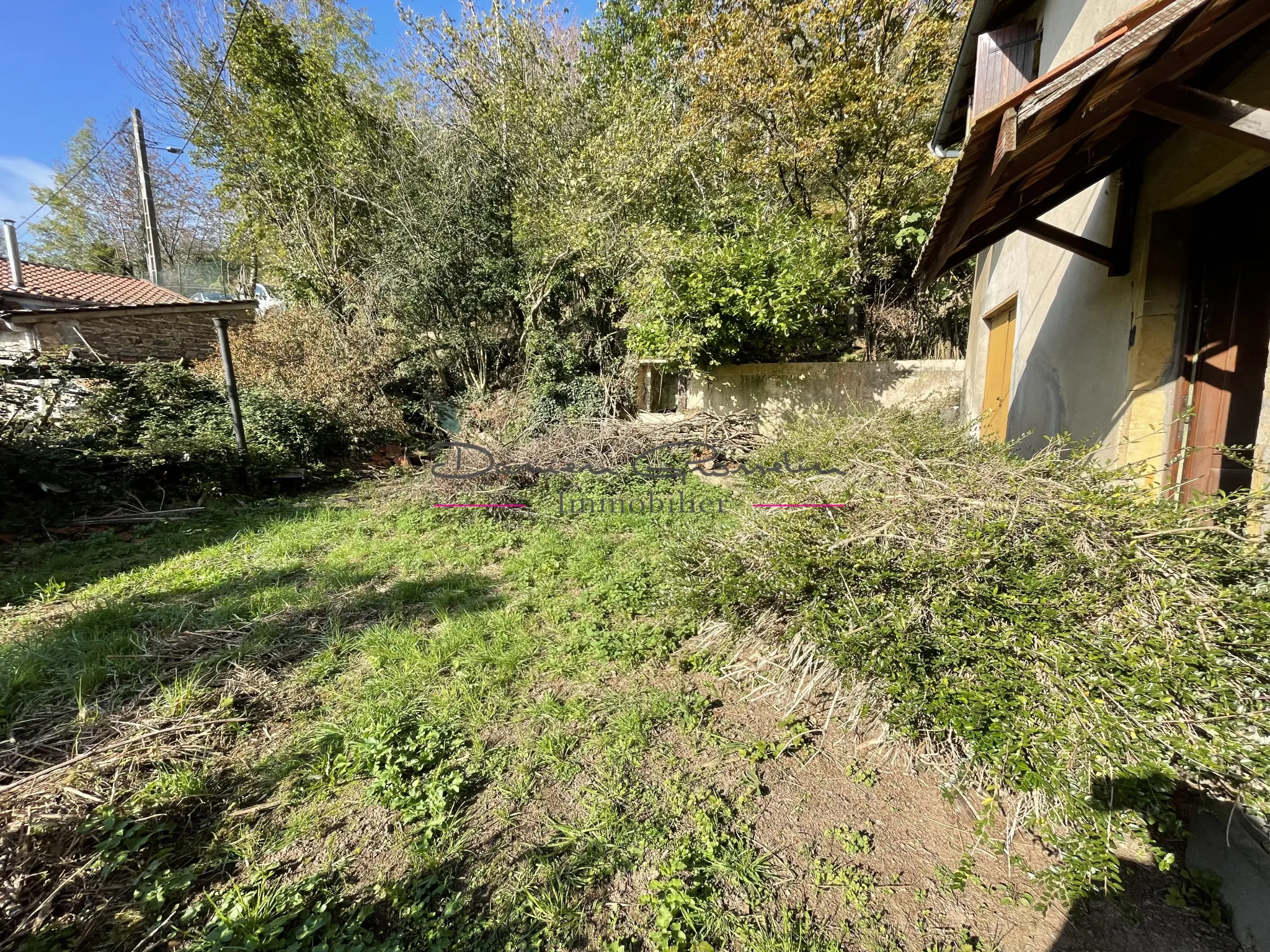 Maison de campagne à rénover à Cours la Ville 