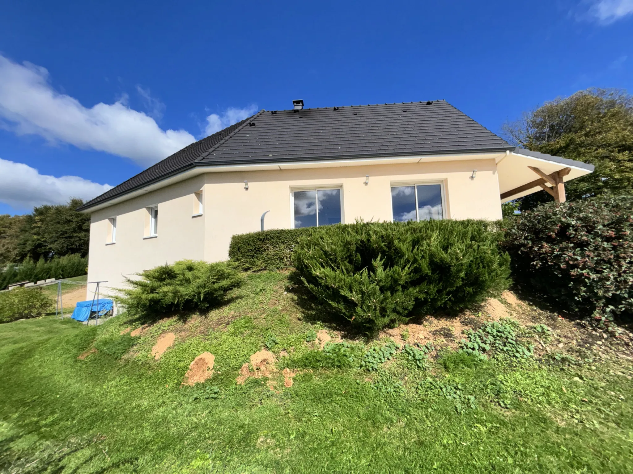 Maison à vendre aux Angles sur Corrèze - 265000 EUR 