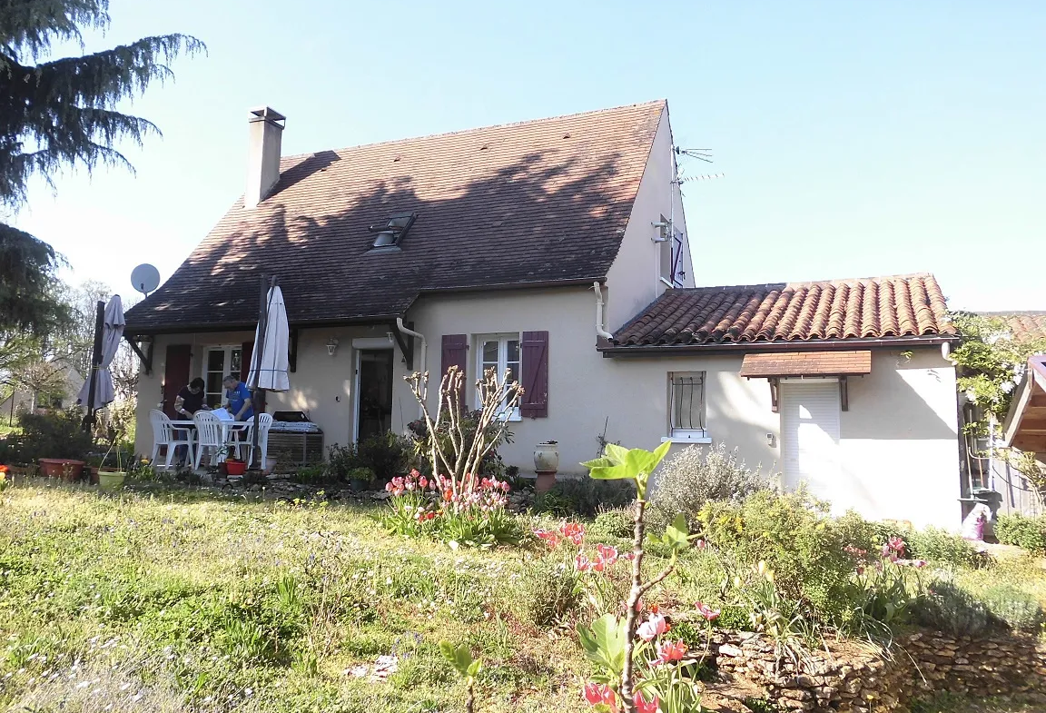 Maison à vendre à Salignac Eyvignes avec 3 chambres et jardin 