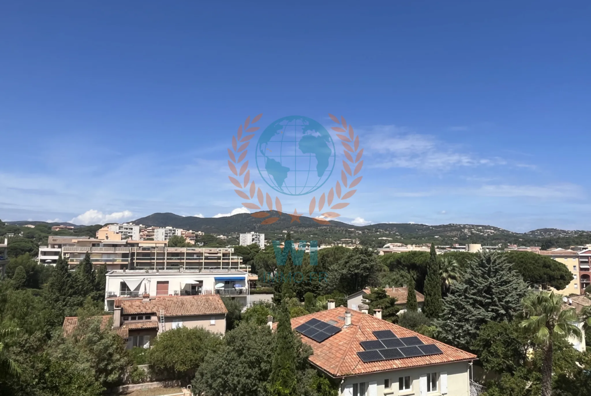 Studio + cabine à Sainte Maxime avec terrasse dans résidence sécurisée 