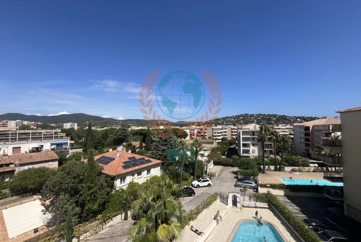 Studio + cabine à Sainte Maxime avec terrasse dans résidence sécurisée 