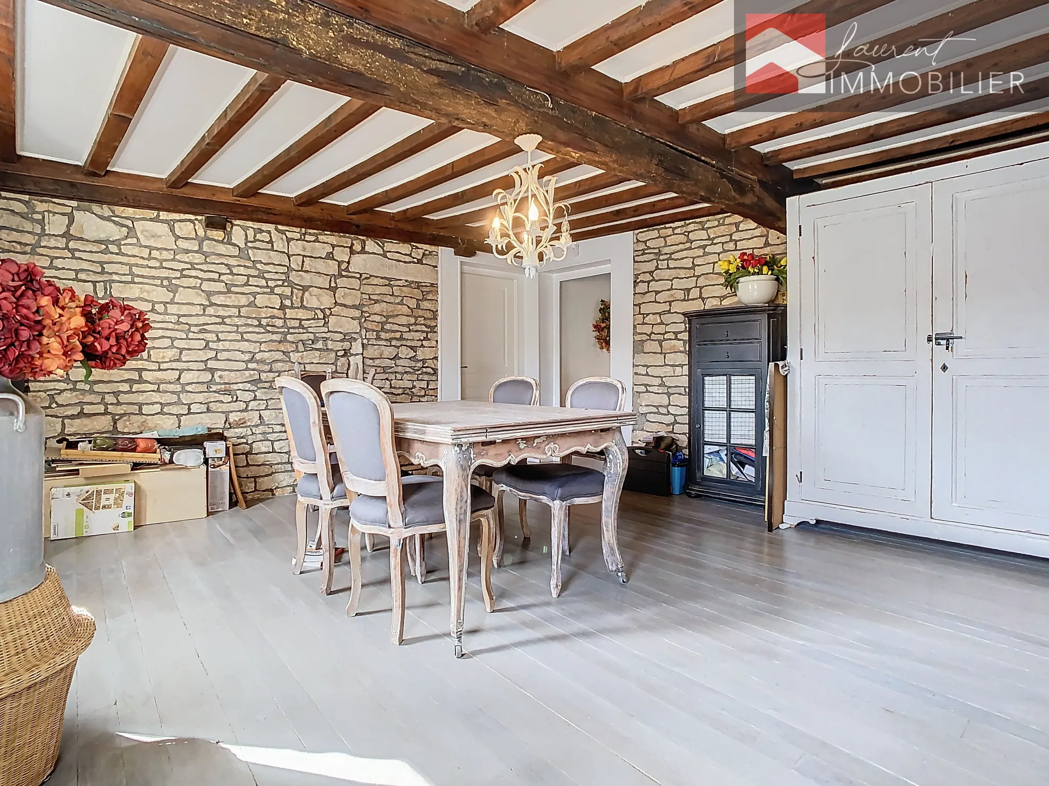 Maison en pierre avec terrasse à Lugny à vendre 