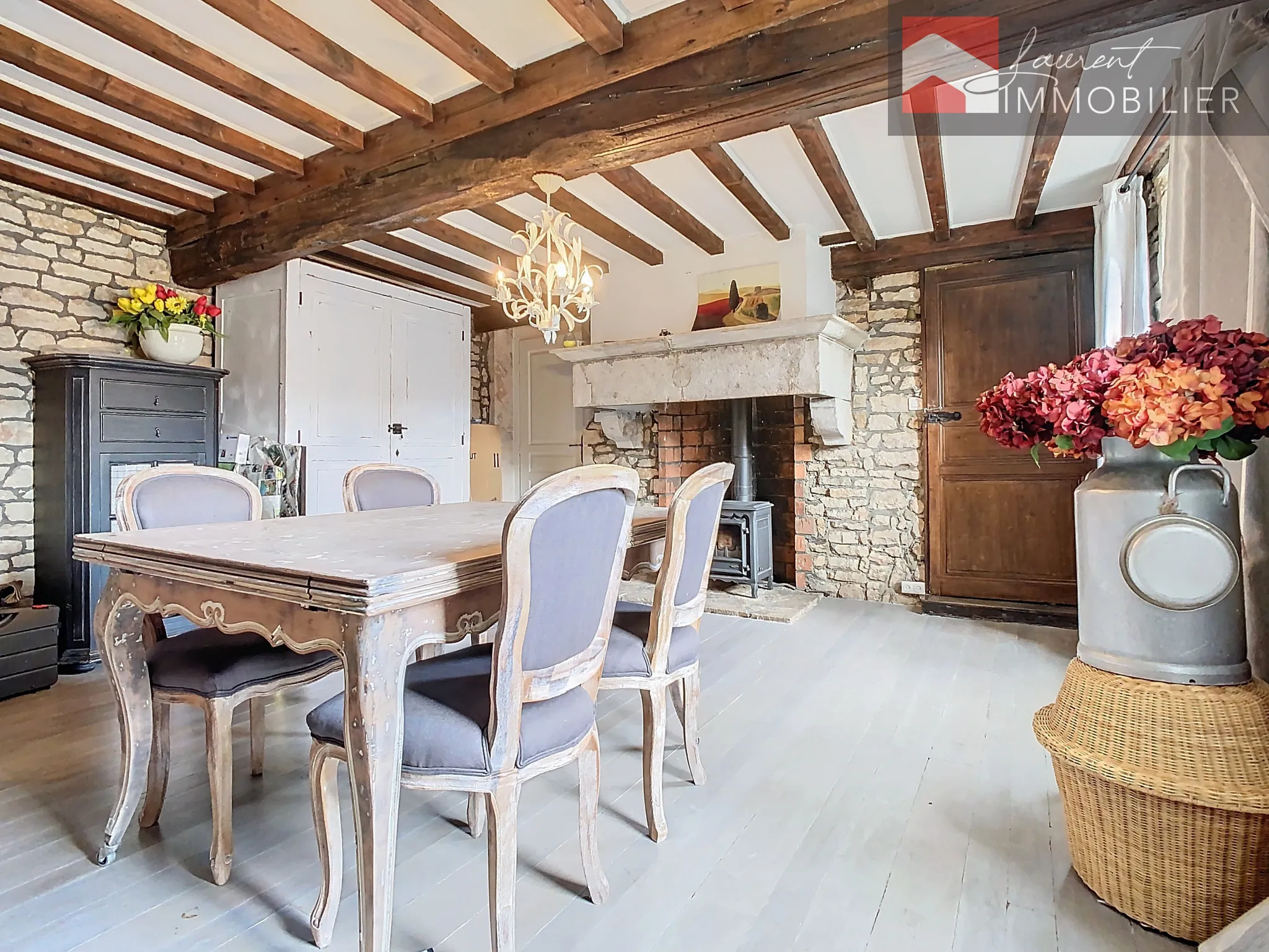 Maison en pierre avec terrasse à Lugny à vendre 