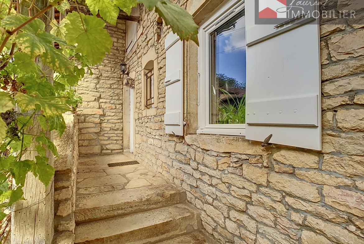 Maison en pierre avec terrasse à Lugny à vendre 