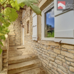 Maison en pierre avec terrasse à Lugny à vendre