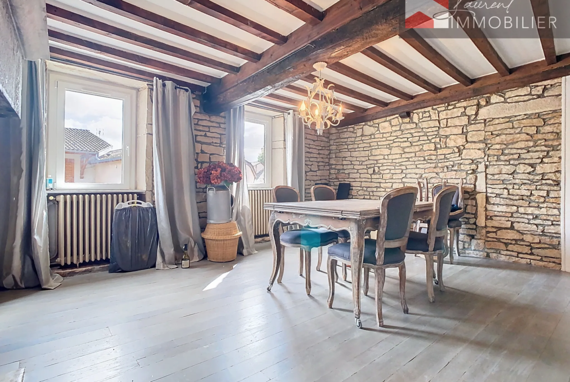 À vendre : Maison en pierre avec terrasse à Lugny 