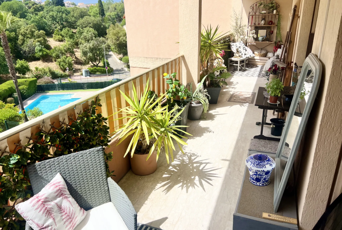 Vente Appartement T2 Possible T3 avec Terrasse à Cannes Croix des Gardes 