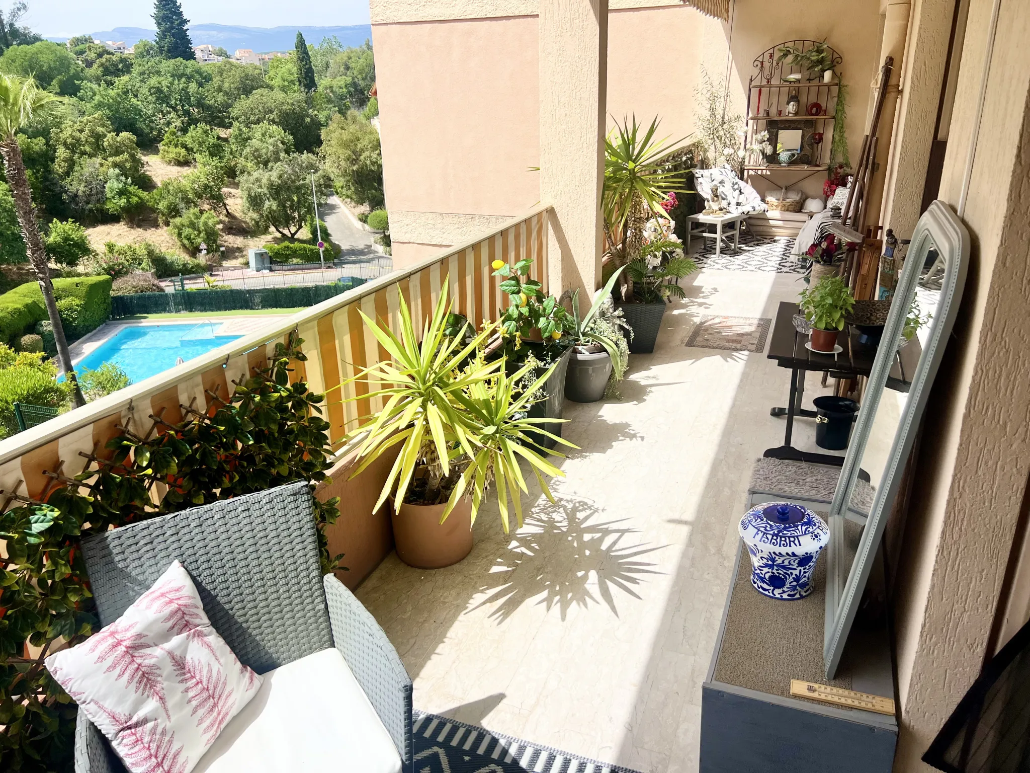 Vente Appartement T2 Possible T3 avec Terrasse à Cannes Croix des Gardes 