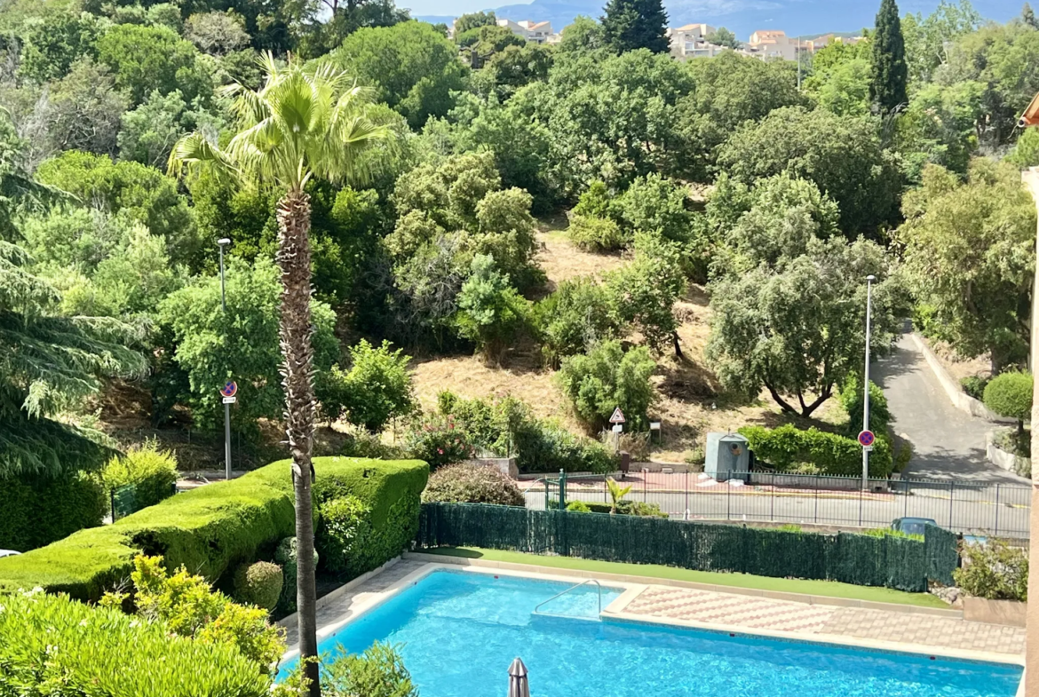 Vente Appartement T2 Possible T3 avec Terrasse à Cannes Croix des Gardes 