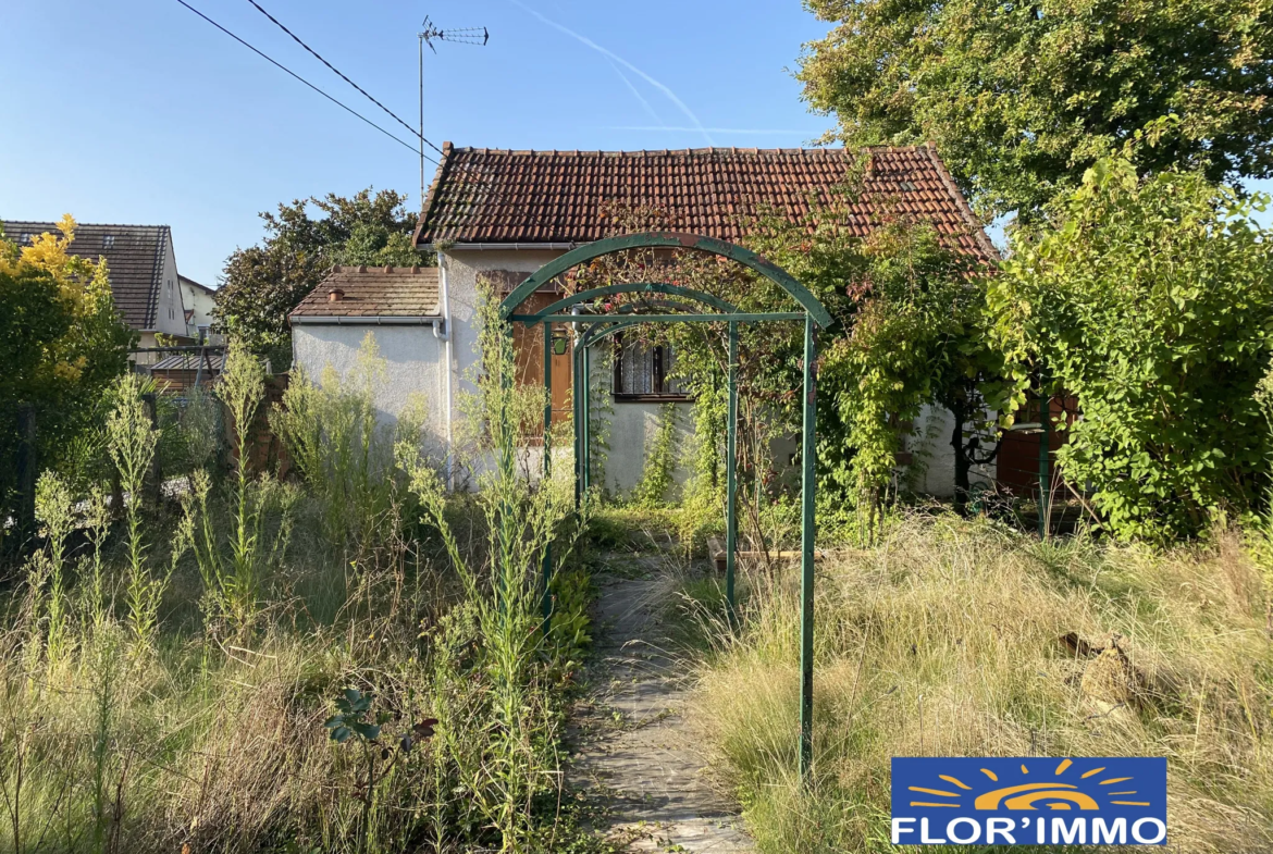 Maison à vendre à Ste Geneviève des Bois - 2 pièces à rénover 