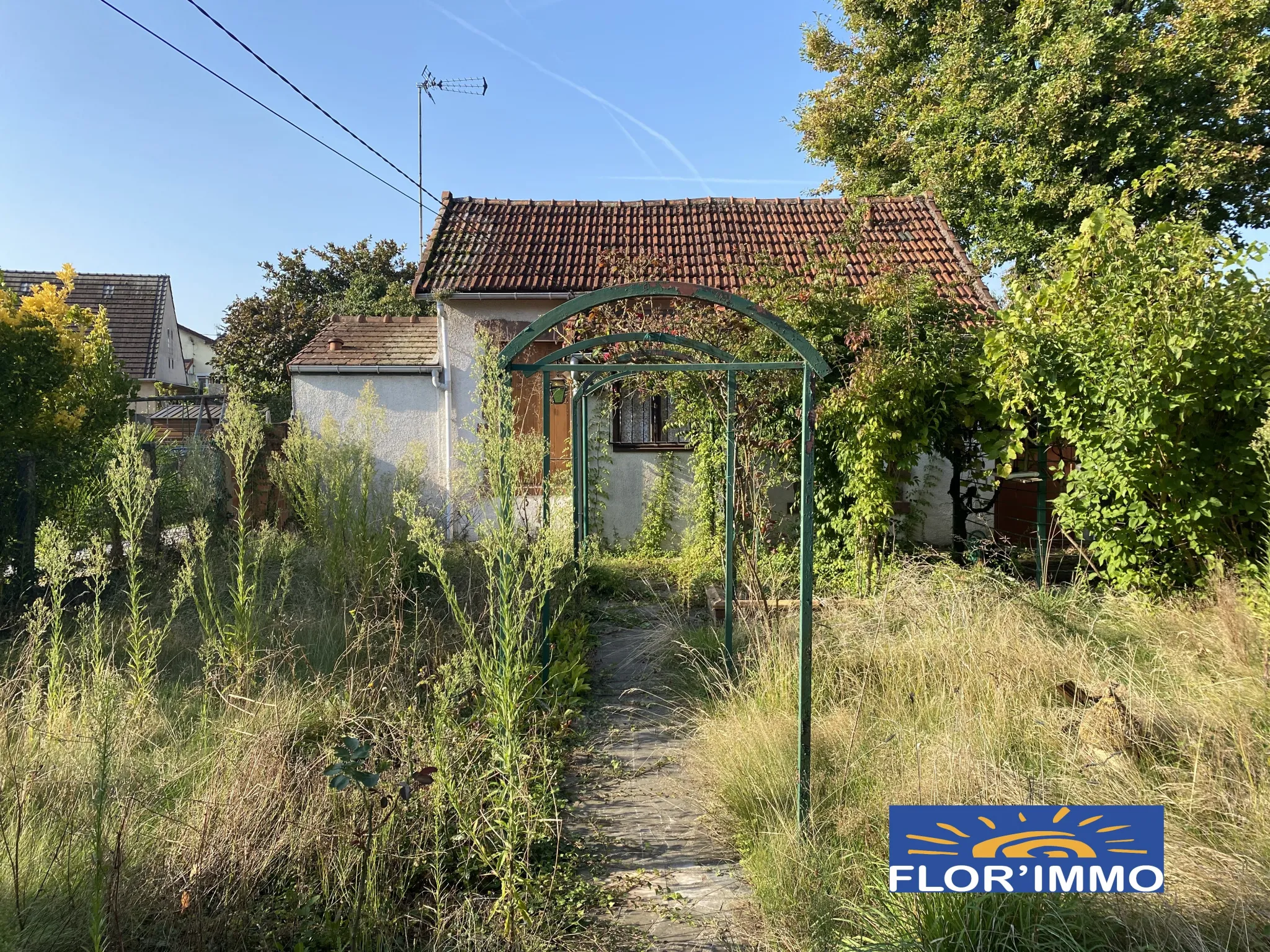 Maison à vendre à Ste Geneviève des Bois - 2 pièces à rénover 