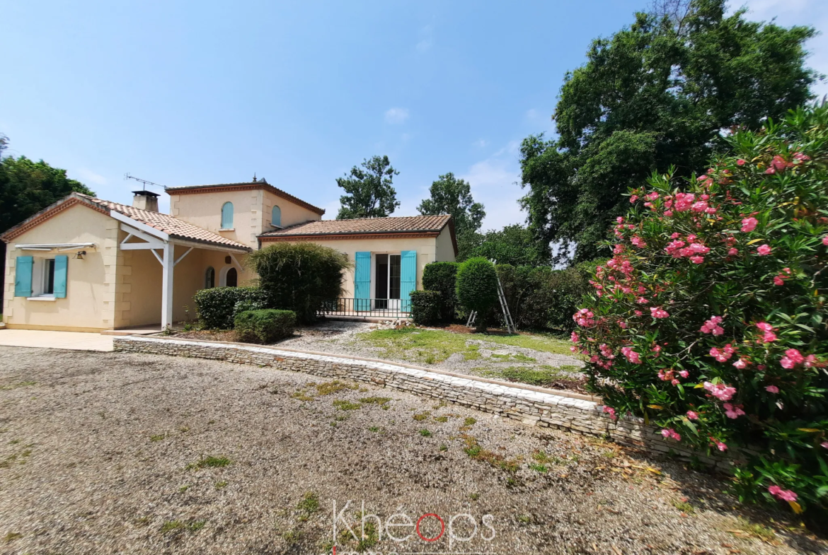 Maison traditionnelle à vendre à Lamothe-Landerron 