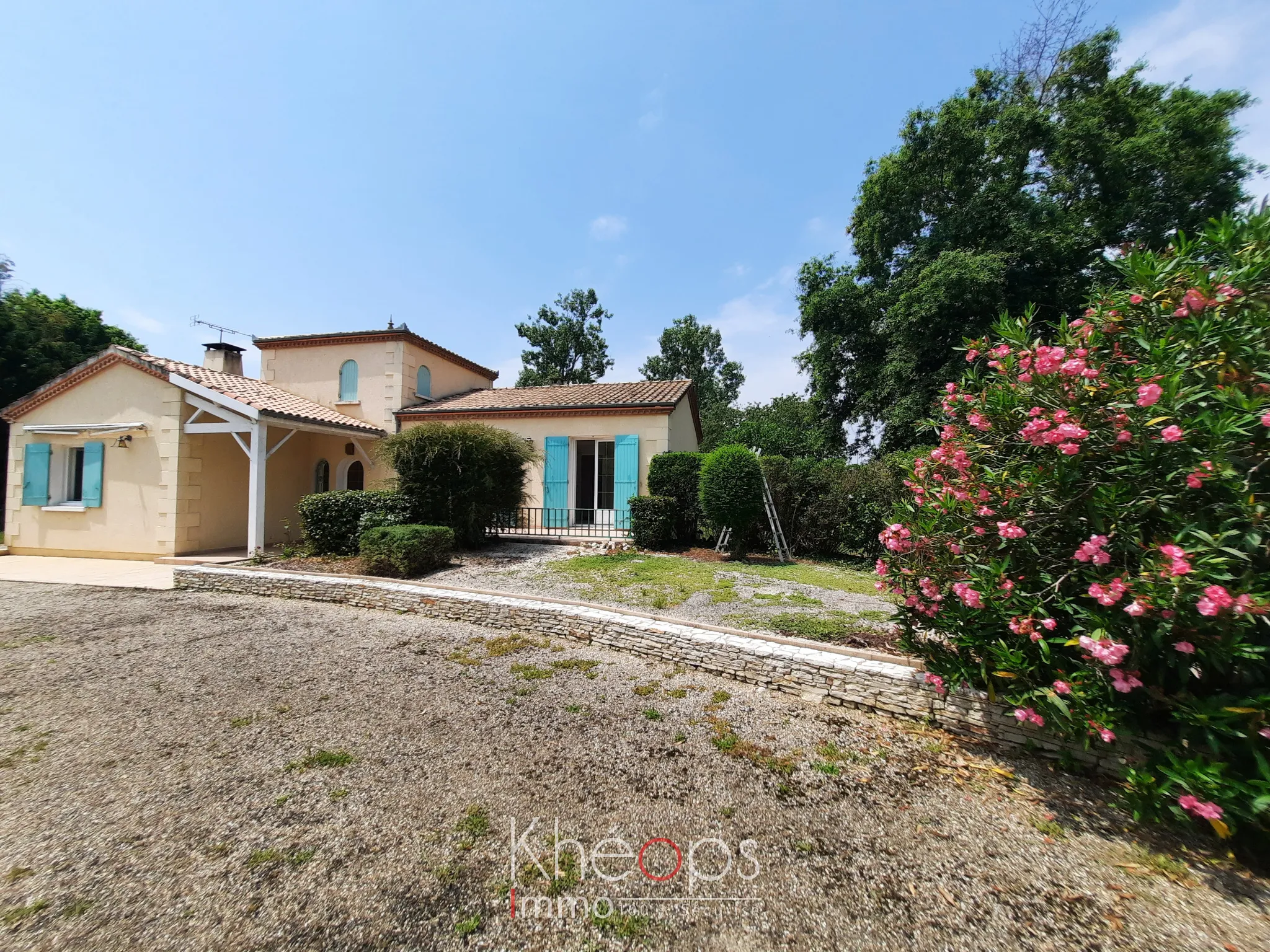 Maison traditionnelle à vendre à Lamothe-Landerron 