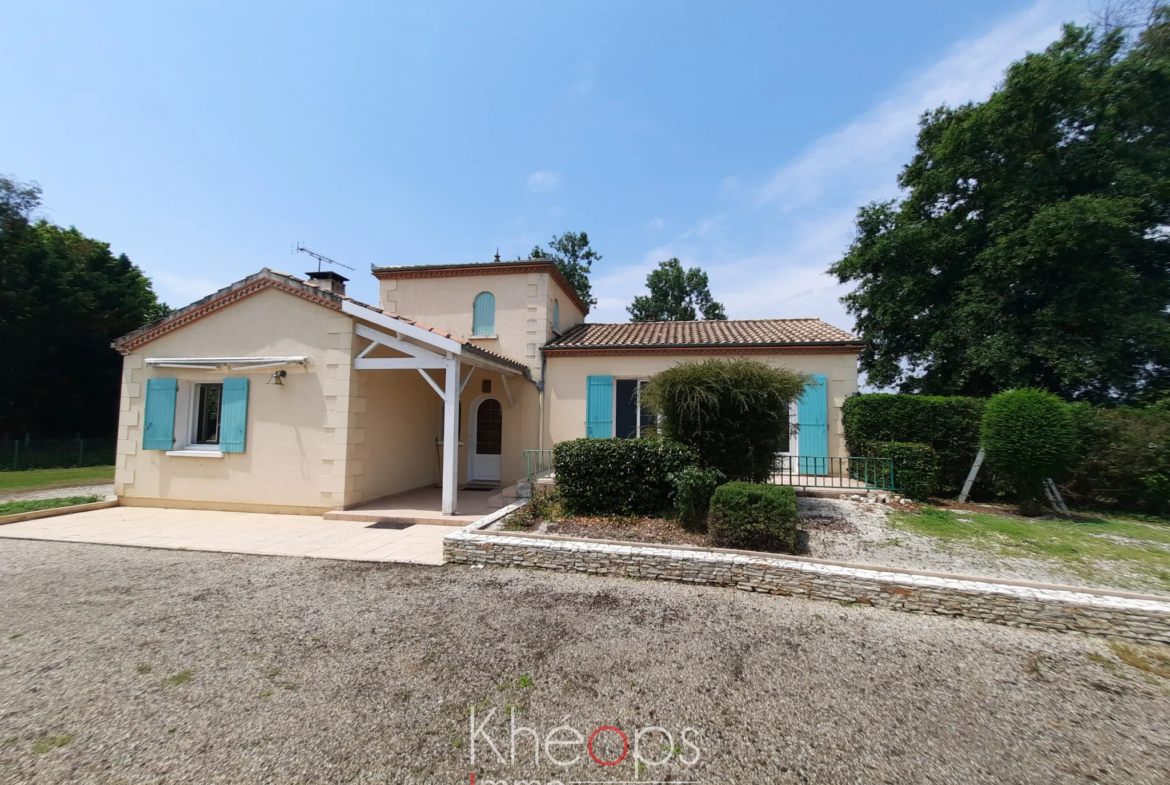 Maison traditionnelle à vendre à Lamothe-Landerron 