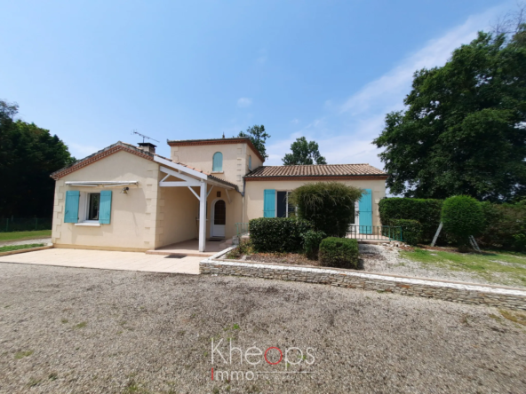 Maison traditionnelle au calme à Lamothe-Landerron