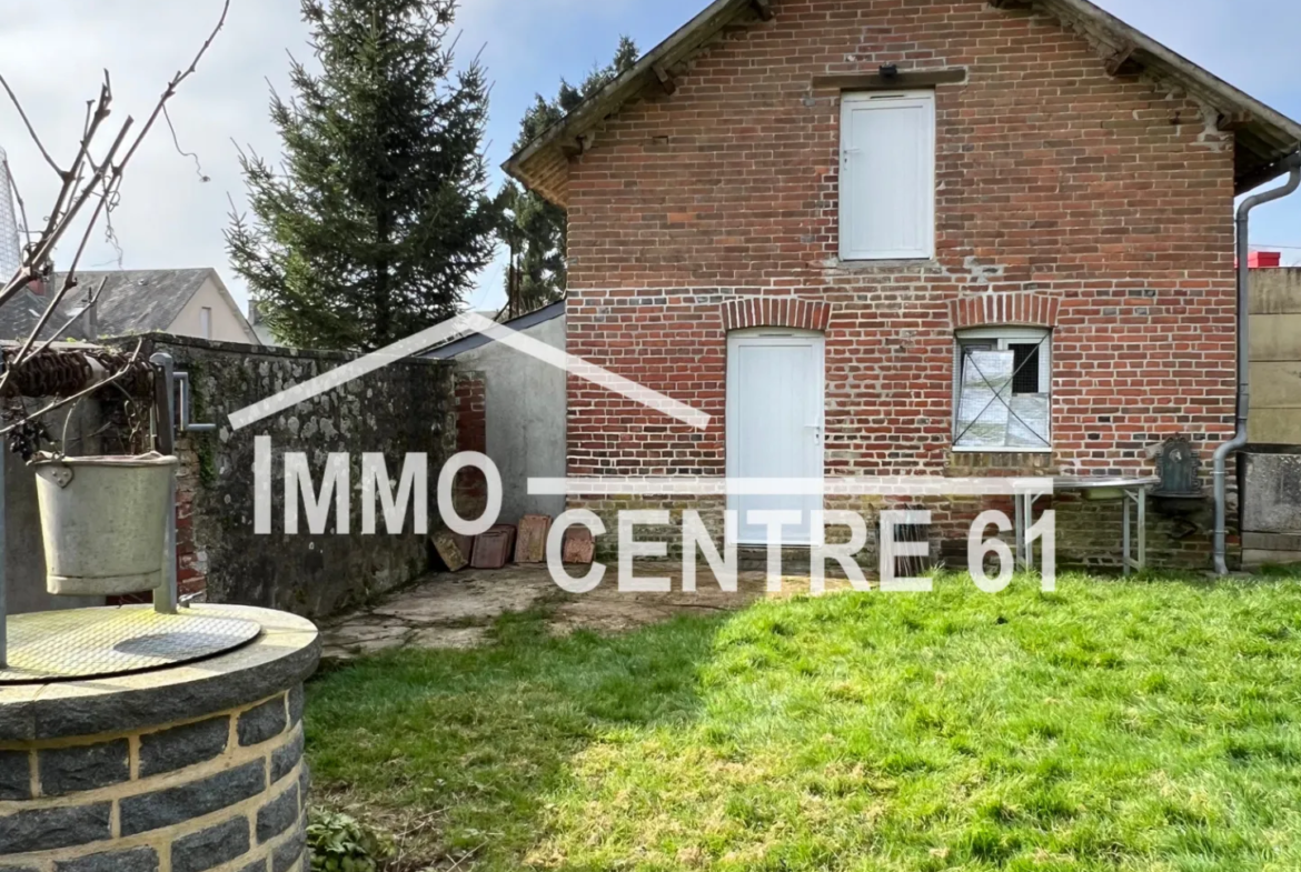 Maison calme à vendre à La Ferté Macé avec dépendances sur 1975 m² 