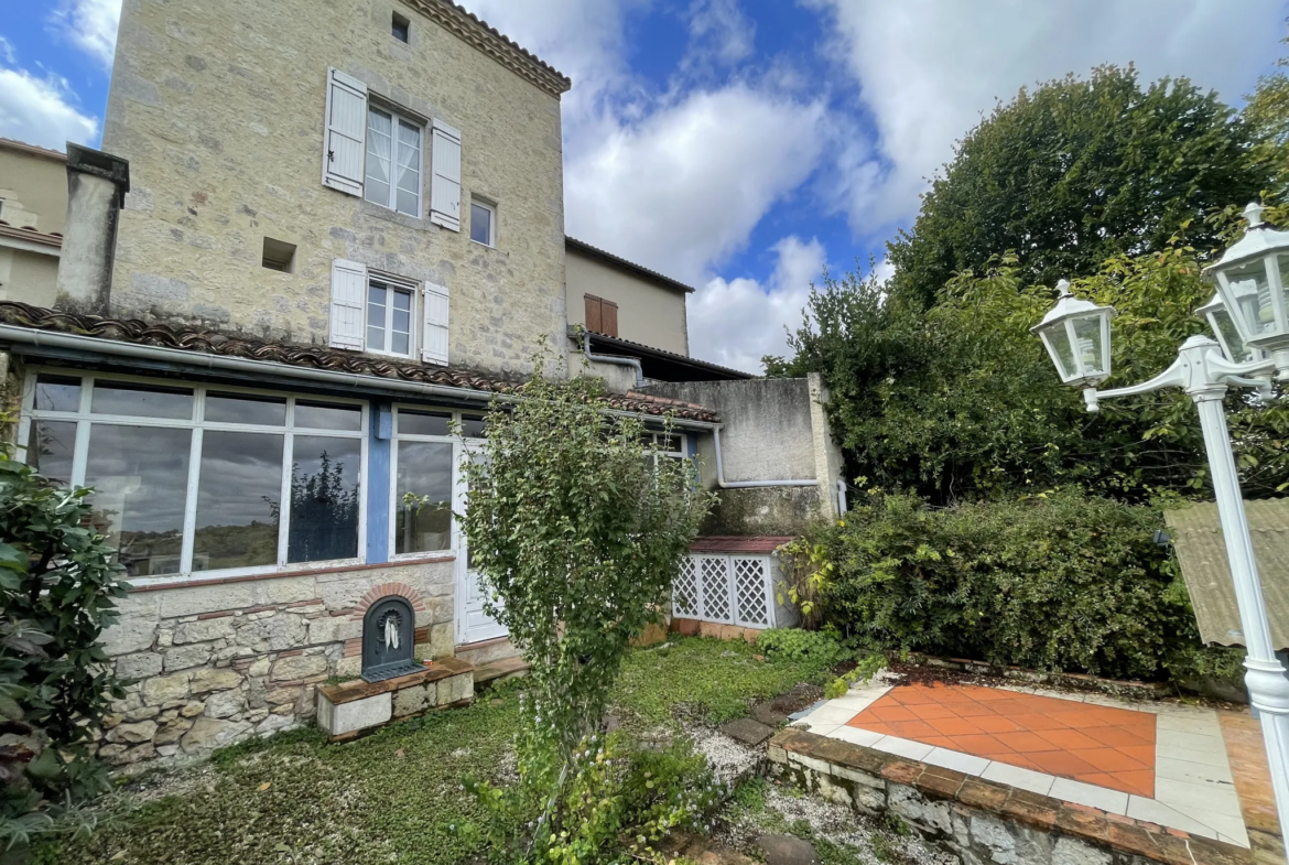 Maison de village avec jardin et terrasse à Larroque sur l'Osse 