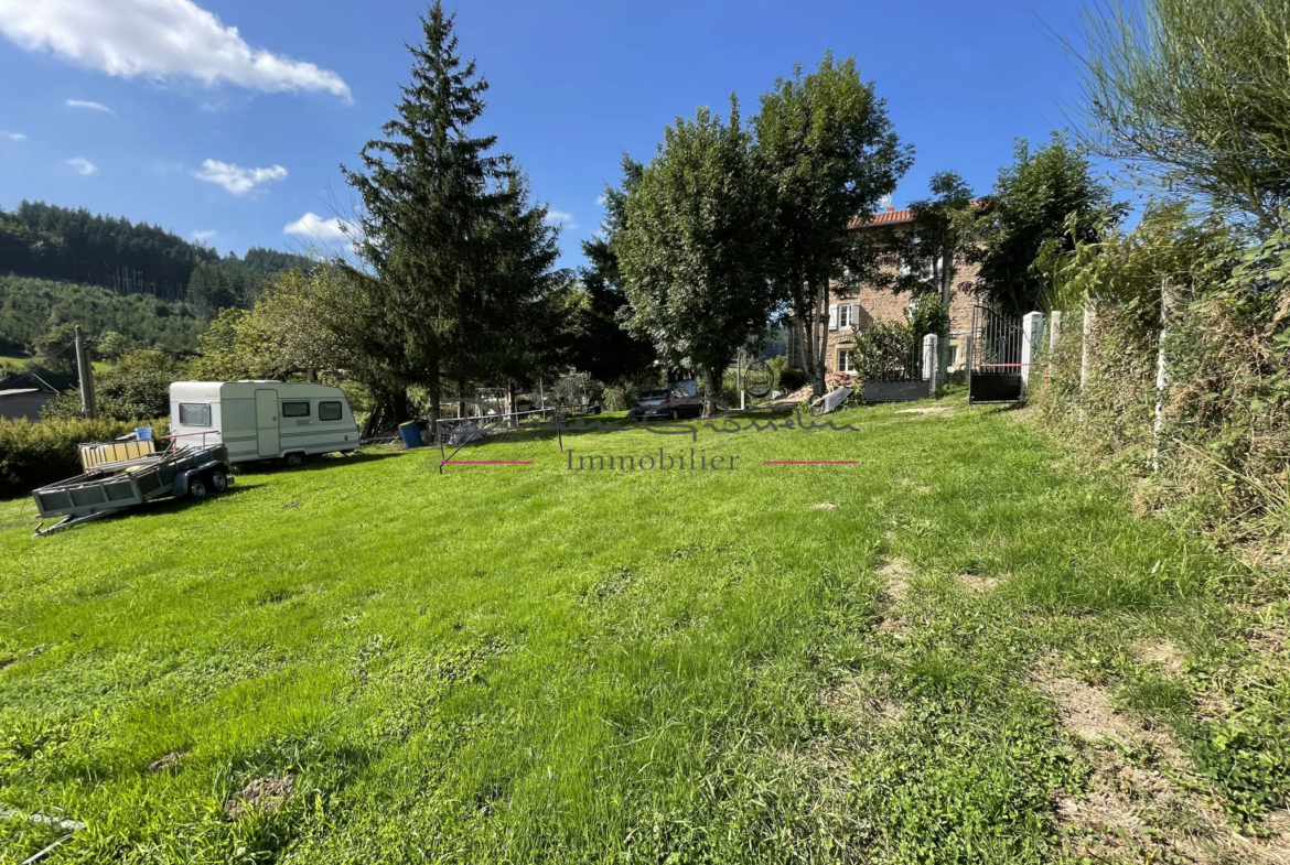 Ancienne maison en pierre rénovée avec terrain à Cours la Ville 