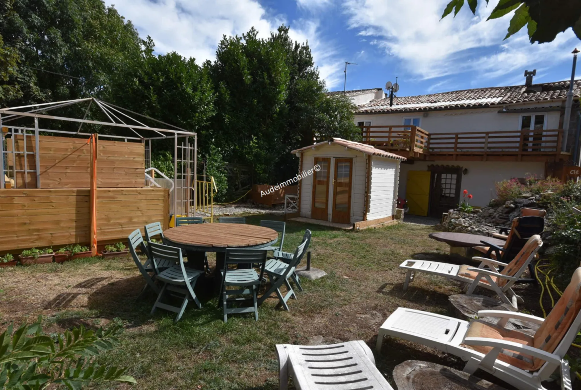 Maison de village rénovée avec jardin à Montjoi 