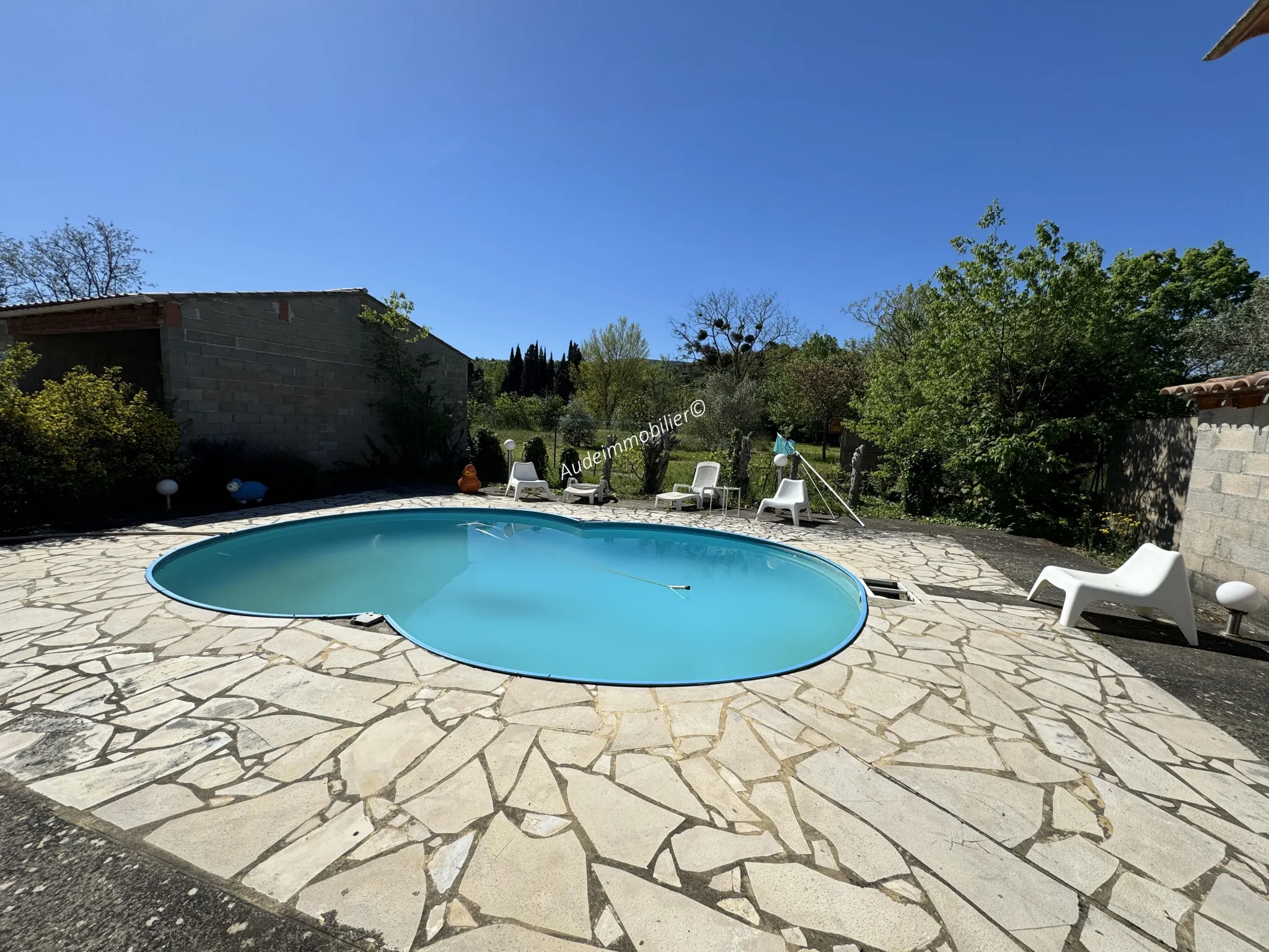 Maison à vendre à Limoux avec jardin, garage et piscine 