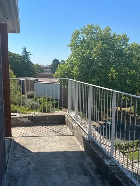 À vendre : Appartement 2 pièces lumineux avec terrasse à Cergy 